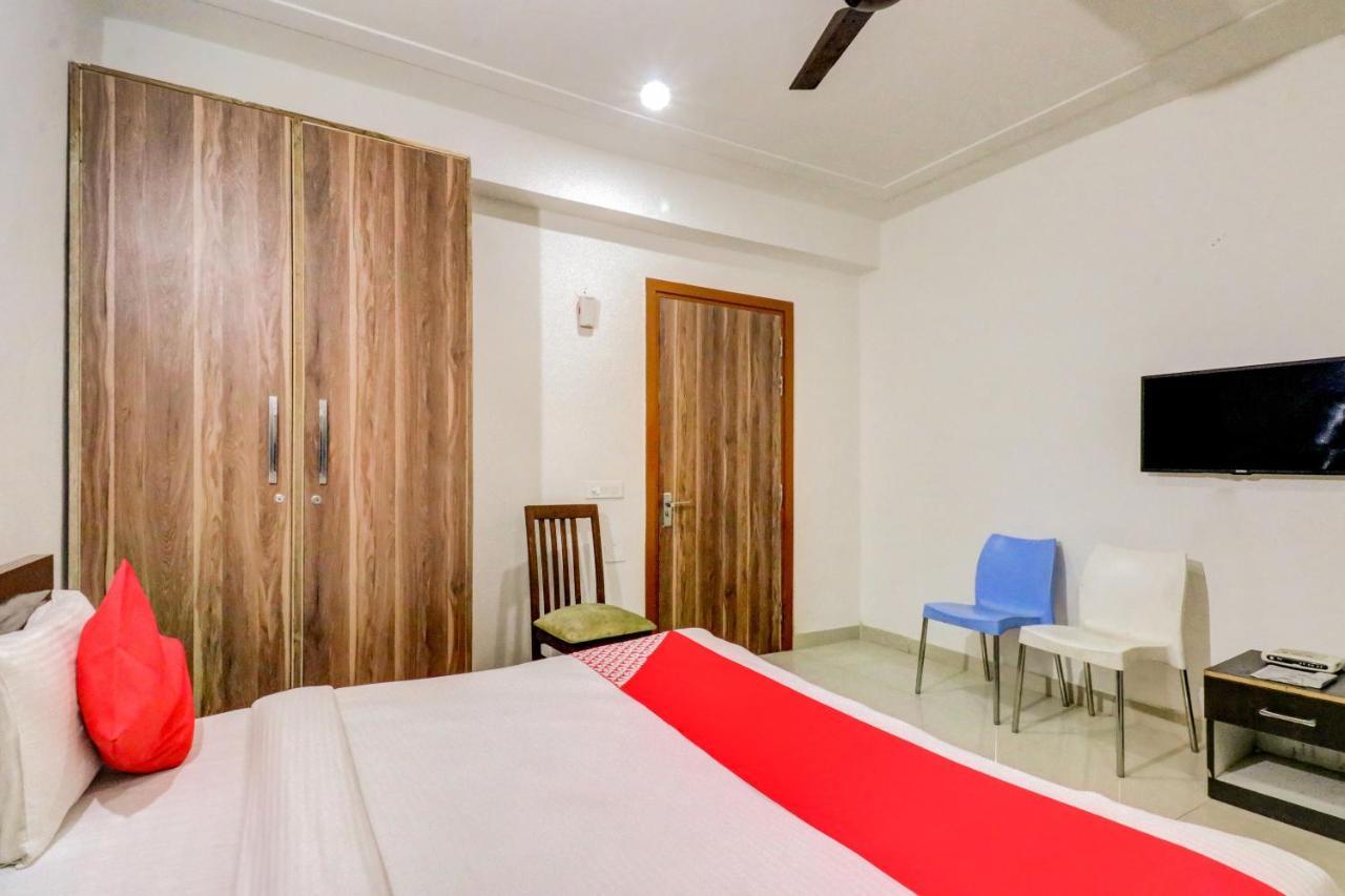 Отель Oyo 71597 The Shivaay Residency Гургаон Экстерьер фото