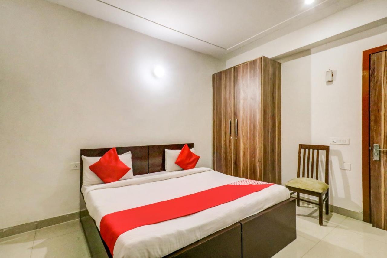 Отель Oyo 71597 The Shivaay Residency Гургаон Экстерьер фото
