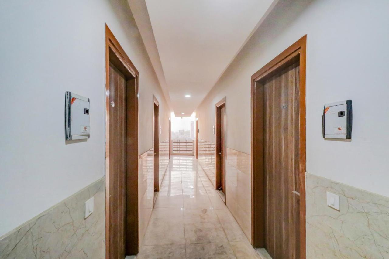 Отель Oyo 71597 The Shivaay Residency Гургаон Экстерьер фото